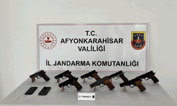 Afyon'da jandarma 8 ruhsatsız tabanca ele geçirdi