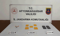 Afyon'da jandarma bin 780 kullanımlık yasaklı madde emdirilmiş peçeteyle yakaldı