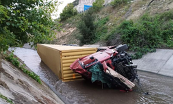 Bilecik'te dereye uçan tır sürücüsü hayatını kaybetti