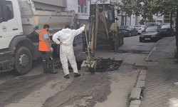 Eskişehir Akarbaşı’nda su patlağı, ESKİ ekipleri müdahale ediyor