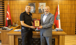 Bilecik'te emekliye ayrılan polis memuruna plaket takdimi