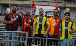 Eskişehirspor taraftarı milli takım tribünlerinde gönülleri fethetti