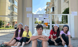 Minik kalpleriyle Lösemili çocuklar için satış yaptılar