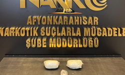 Afyon'da aracın kapı döşemesinin arkasından 1 kilo 126 gram zehirli madde çıktı