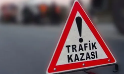 Afyon’da otomobilin traktöre çarptığı kazada 3 kişi yaralandı