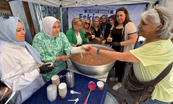 AK Parti Kadın Kolları beş bin kişiye aşure ikram etti