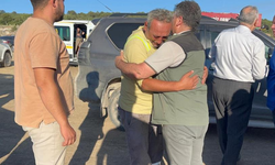 Alevlerden canını kurtarıp gözyaşlarıyla müdürüne sarıldı