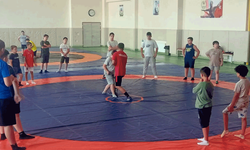 Eskişehir Şehit Anıl Gül Spor Salonu’nda güreş coşkusu