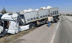 Eskişehir’de tır kamyonete çarptı: 1 yaralı var