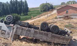 Kütahya'da kamyon devrildi: 1 yaralı