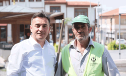 Sivrihisar Belediye Başkanı Dökmeci'den temizlik personeline teşekkür