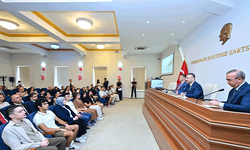 YKS’de Türkiye derecesi yapan Eskişehirli öğrenciler Vali Aksoy’un misafiri oldu