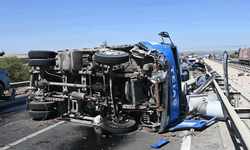 Eskişehir'de kaza: Devrilen trafo kamyonu yolu kapattı!