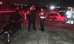 Kütahya'da iki otomobil çarpıştı: 6 yaralı