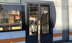 Tramvay kazası korkuttu: Camlar patladı, 3 yaralı