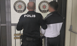Afyonkarahisar'da polis 22 yıl 3 ay 27 gün hapis cezasıyla aranan şahsı yakaladı