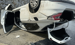 Afyonkarahisar'da takla atıp refüje giren otomobilde 4 kişi yaralandı