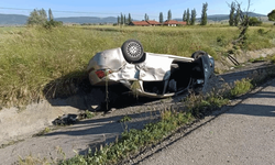 Afyon'da devrilen otomobilde bir kişi öldü, 3 kişi yaralandı
