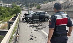 Bilecik'te otomobil tıra arkadan çarptı: 2 yaralı
