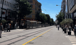 Eskişehir'de sıcak hava nedeniyle çarşıda yoğunluk azaldı