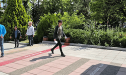 Sınava son saniyelerde geldi, yakınının tepkisi gündem oldu
