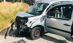 Afyon'da iki otomobilin çarpıştığı kazada 4 kişi yaralandı
