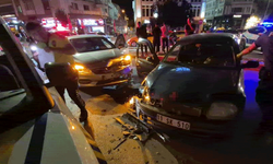Alkollü sürücü, fark etmediği beton refüjü aşıp kaza yaptı