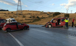 Bilecik'te iki otomobil kafa kafaya çarpıştı: 4 yaralı