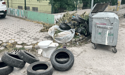 Eskişehir’de konteyner boş, çevresi atıklarla dolu
