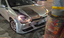 Kontrolden çıkan otomobil tramvay hattının direğine çarptı: 1 yaralı