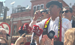 Özgür Özel Hamamyolu’nda bir bankta konuştu: “Eskişehir’de seçilmiş İl Başkanımız Talat Yalaz’ın arkasındayız”