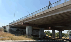 Sivrihisar'da üst geçide çıkan şahıs trafiği durma noktasına getirdi