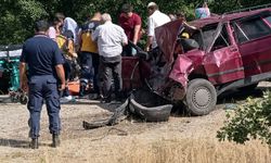Afyonkarahisar'da iki otomobil çarpıştı: 1 ölü 5 yaralı