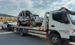 Afyonkarahisar'da iki otomobilin çarpıştığı kazada 5 kişi yaralandı