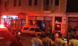 Afyonkarahisar'da kontrolden çıkan otomobil markete girdi