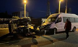 Afyonkarahisar'da minibüsle traktör çarpıştı: 6 yaralı