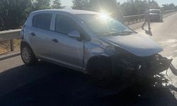 Eskişehir'de korkutan kaza! Lastiği patlayan araç bariyerlere girdi: 1’i çocuk 3 yaralı