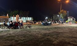 Eskişehir’de vatandaşlar sıcak Ağustos akşamlarını parkta değerlendiriyor