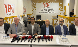 Eskişehir’de YENİ Parti hareketliliği: 3 belediye başkanı rozet taktı!