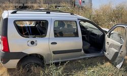Afyonkarahisar'da şarampole giren otomobilde 2 kişi yaralandı