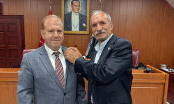 Baha Güngör CHP rozetini taktı, mecliste göreve başladı!