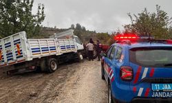 Bilecik'te kamyonet sürücüsünün imdadına jandarma yetişti