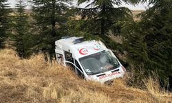 Eskişehir'de hasta taşıyan ambulans kaza yaptı: 3 yaralı, 1'inin durumu ağır
