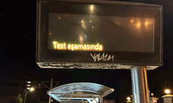 Eskişehirde tramvay kullanan vatandaşlar, bilgilendirme ekranlarının onarılmasını bekliyor