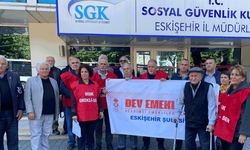 Emeklilerden SGK önünde eylem: “Emeğimizi, onurumuzu çaldırmayacağız!”
