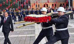 Eskişehir'de Cumhuriyet Bayramı töreni: Atatürk Anıtı'na çelenkler sunuldu