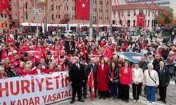 Eskişehir’de Cumhuriyet coşkusu: Yüzlercekişi yürüdü!