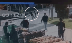 Eskişehir'de dehşet anları: Yolda yürüyen kıza yumruk attı
