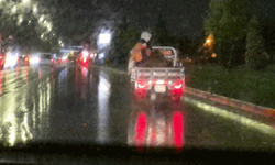 Eskişehir'de üç tekerlekli motosiklet kasasında tehlikeli yolculuk