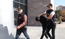 Eskişehir’de zorla tespih satıp para alan şüpheli adliyeye sevk edildi